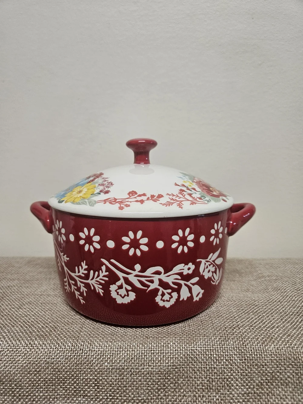The Pioneer Woman Fancy Flourish Mini Casserole Dish with Lid - RED